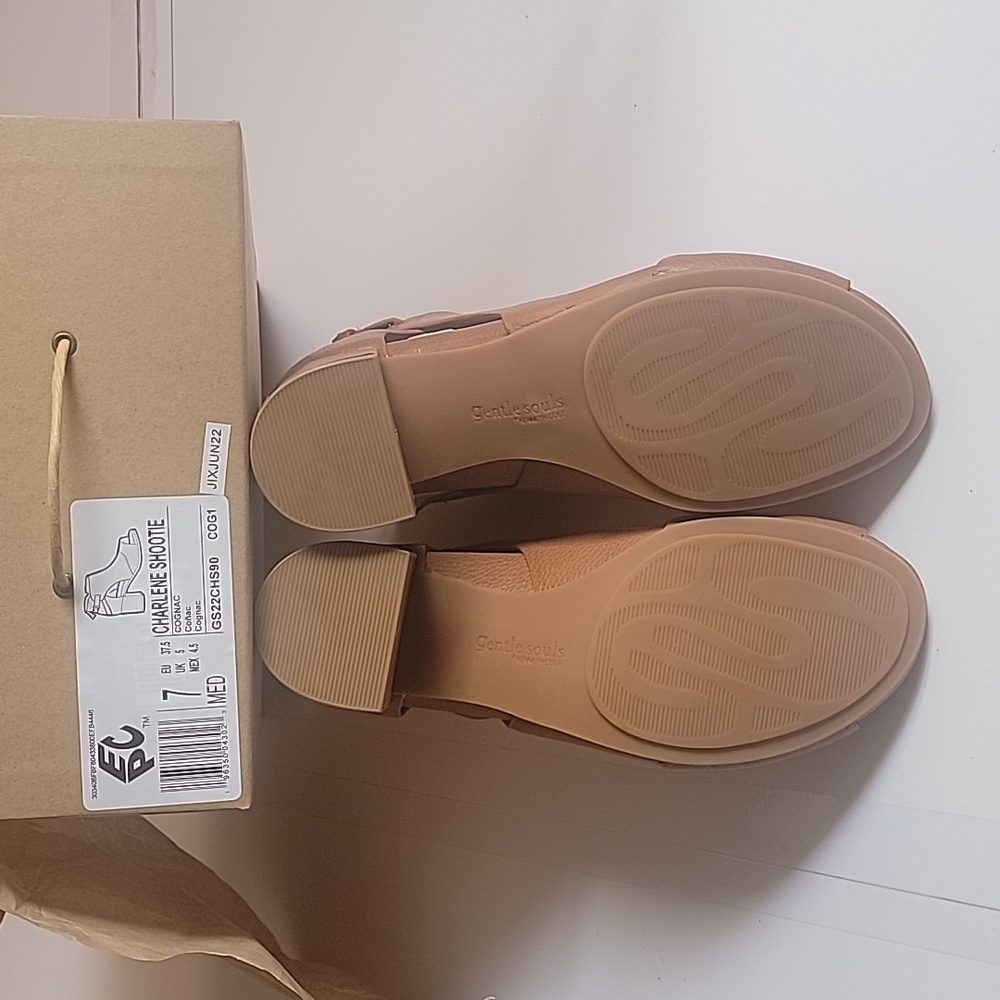 Gentle souls by Kenneth Cole - Charlene Shootie